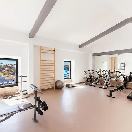 Happy House In Clube